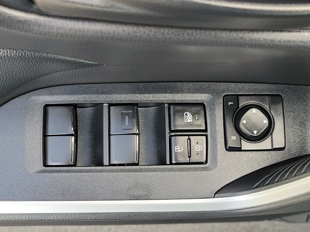Used 2022 Toyota RAV4 LE AWD/4WD image 22