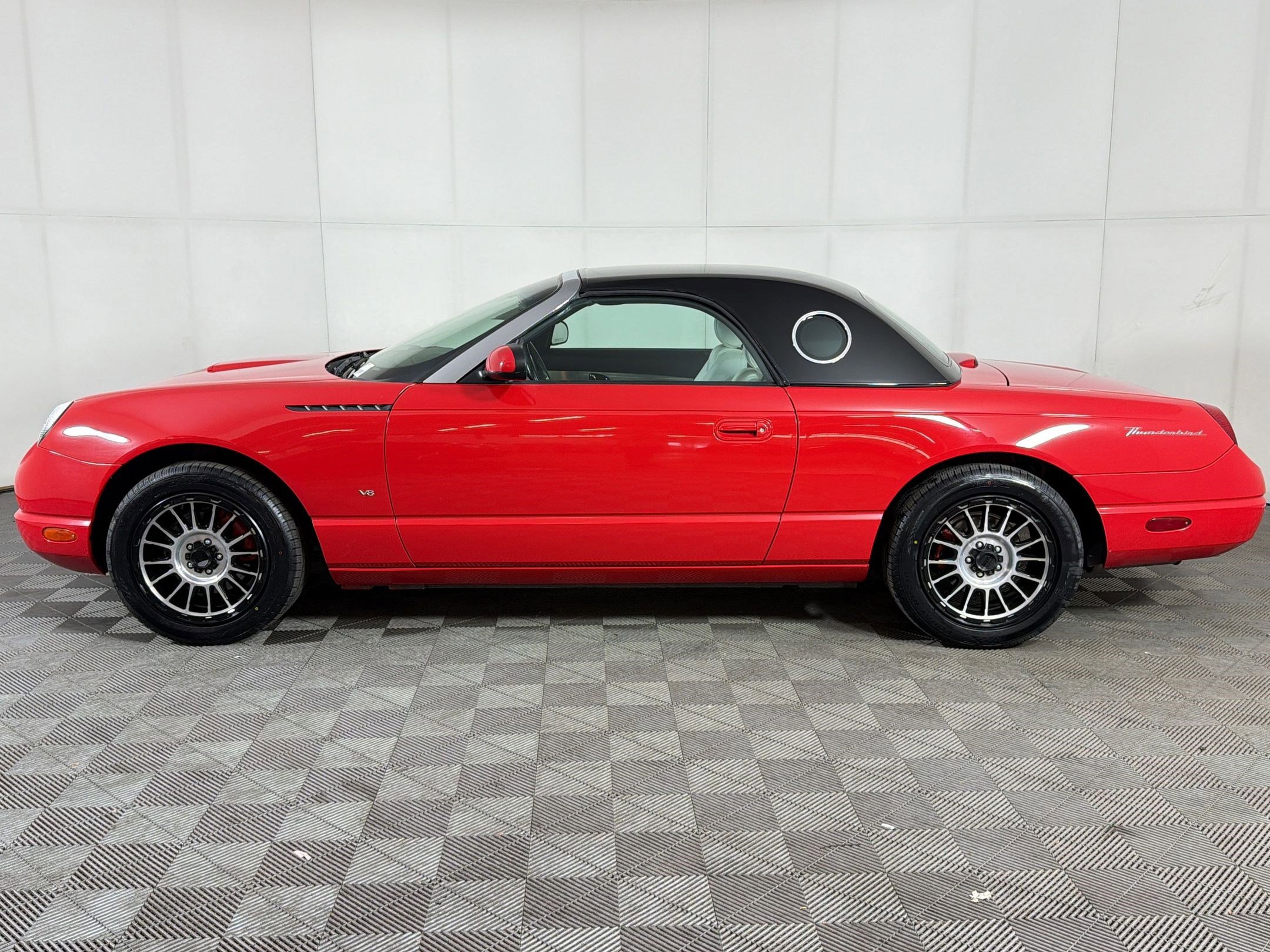 Used 2003 Ford Thunderbird Deluxe image 2
