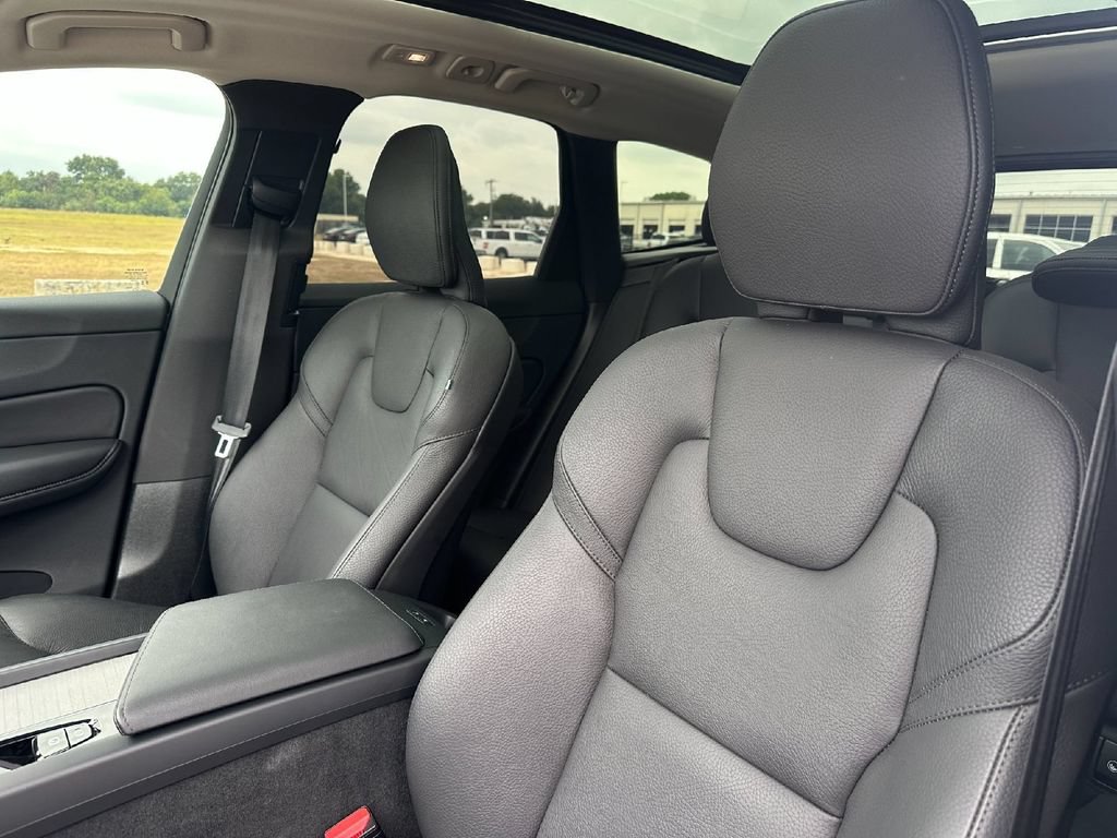Used 2025 Volvo XC60 B5 Plus AWD/4WD image 14