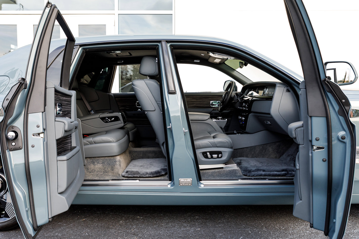 Certified 2023 Rolls-Royce Phantom Sedan w/ The Phantom Package image 44