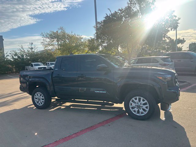 Used 2025 Toyota Tacoma SR5 w/ SR5 Upgrade Package AWD/4WD image 4