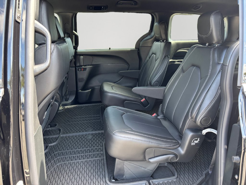 New 2027 Chrysler Pacifica LX FWD image 15
