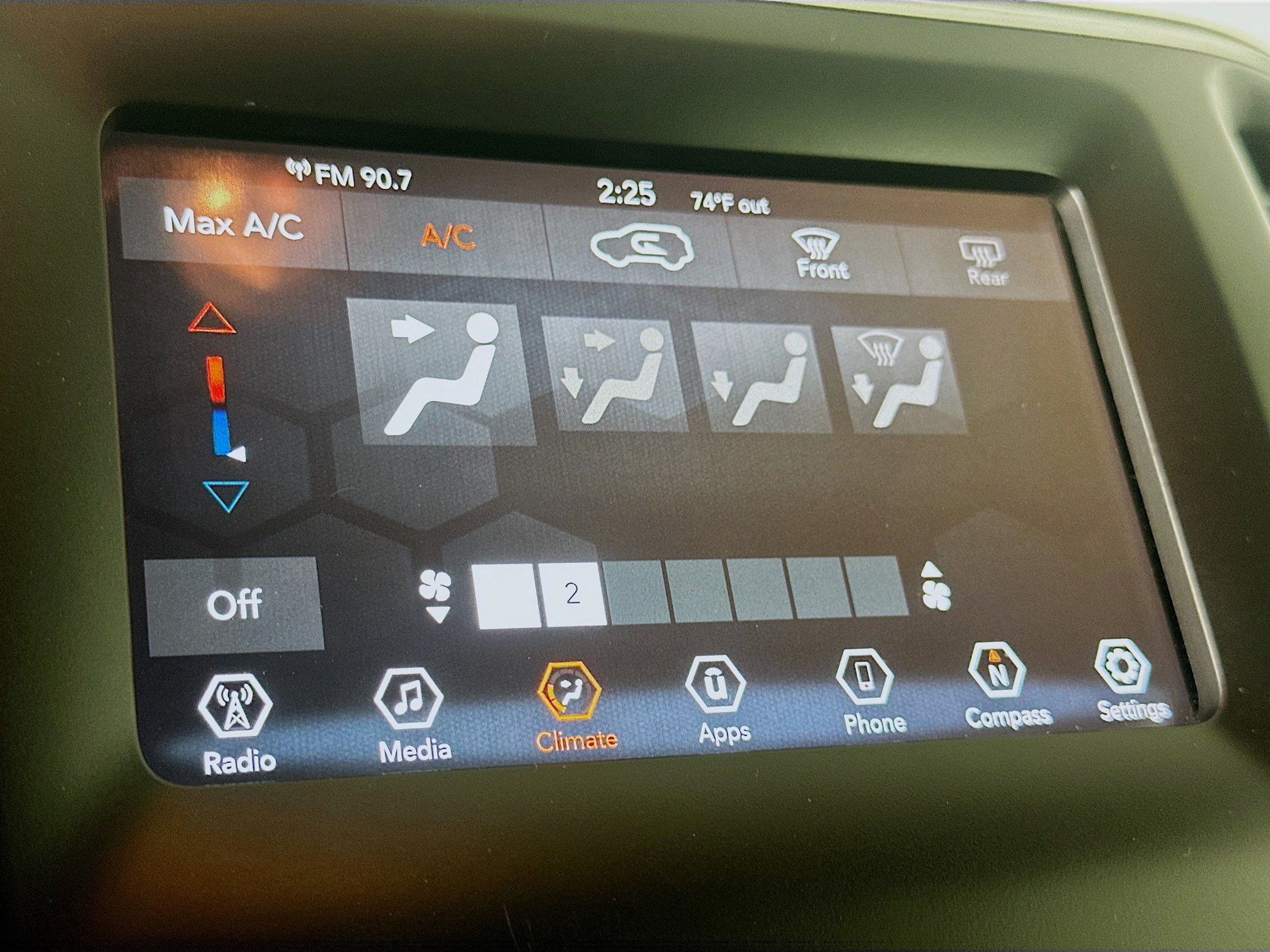 Used 2020 Jeep Cherokee Latitude Plus AWD/4WD image 23