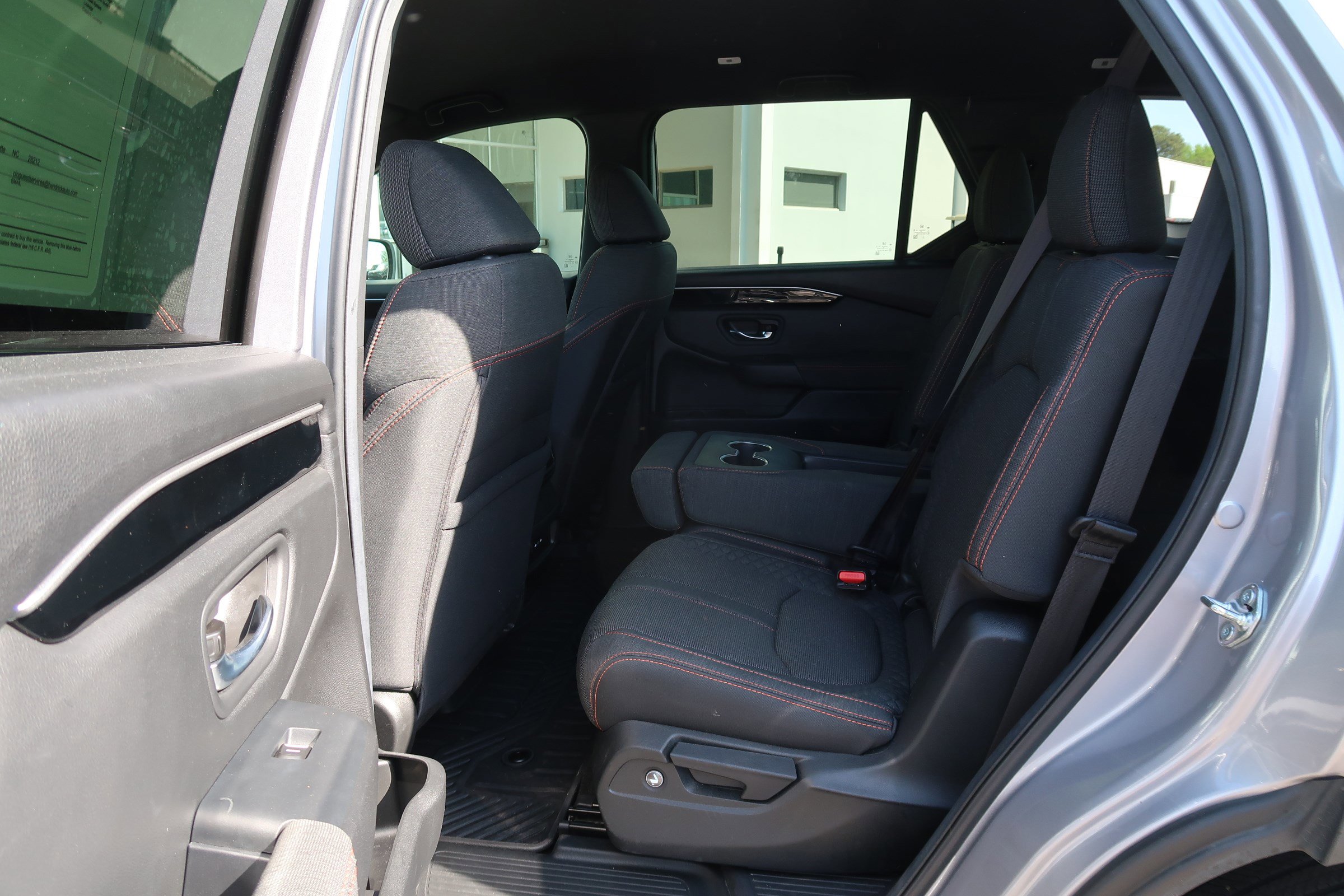 Used 2025 Honda Pilot Sport image 31