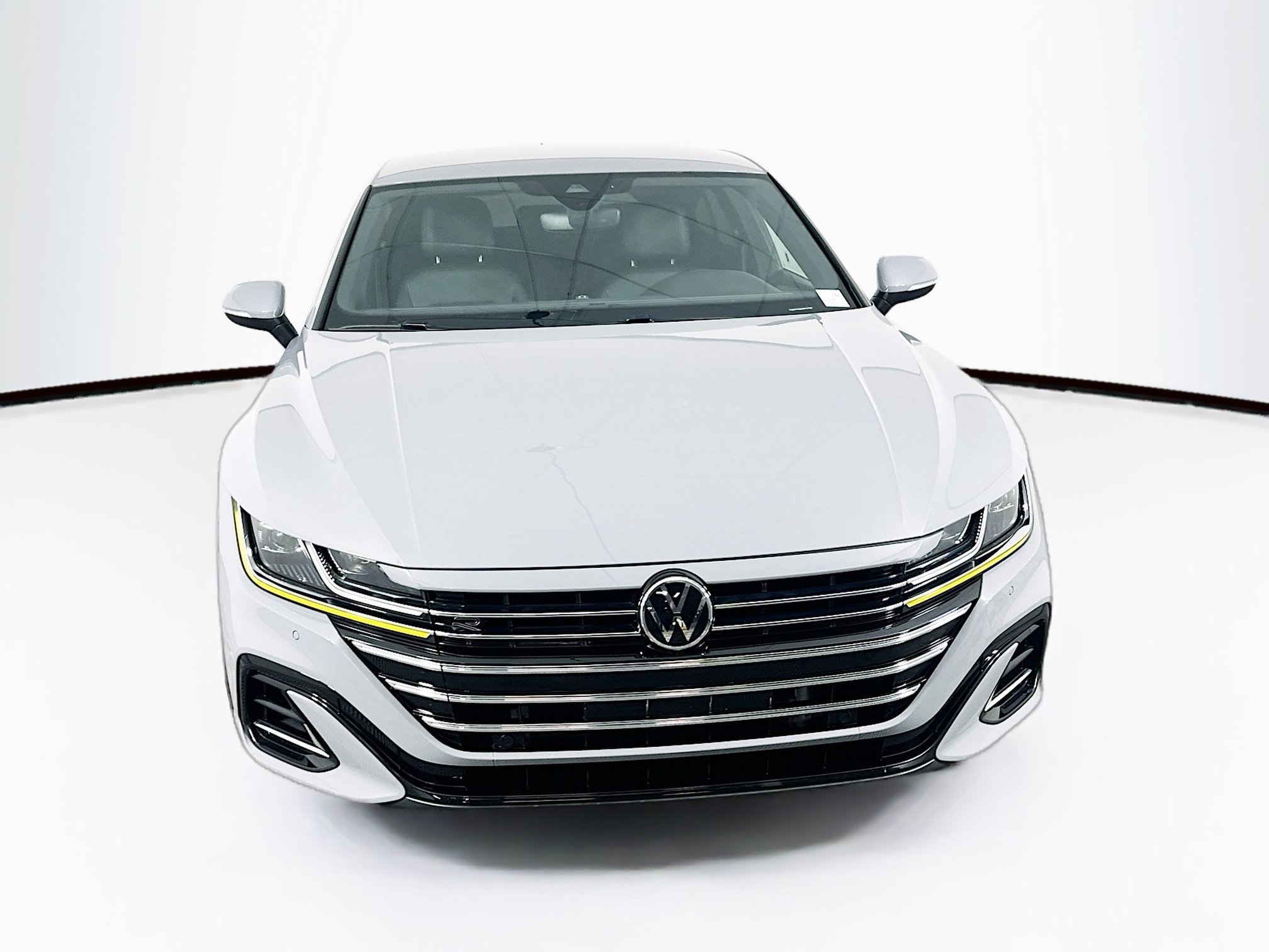 Used 2022 Volkswagen Arteon SE FWD image 2