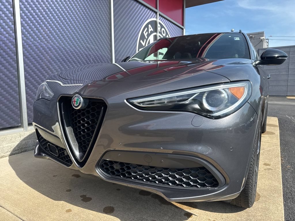 Used 2022 Alfa Romeo Stelvio Veloce AWD/4WD image 18