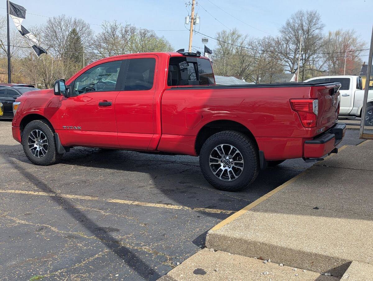 Used 2024 Nissan Titan SV w/ SV Utility Package image 4