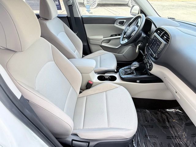 Used 2025 Kia Soul LX image 27