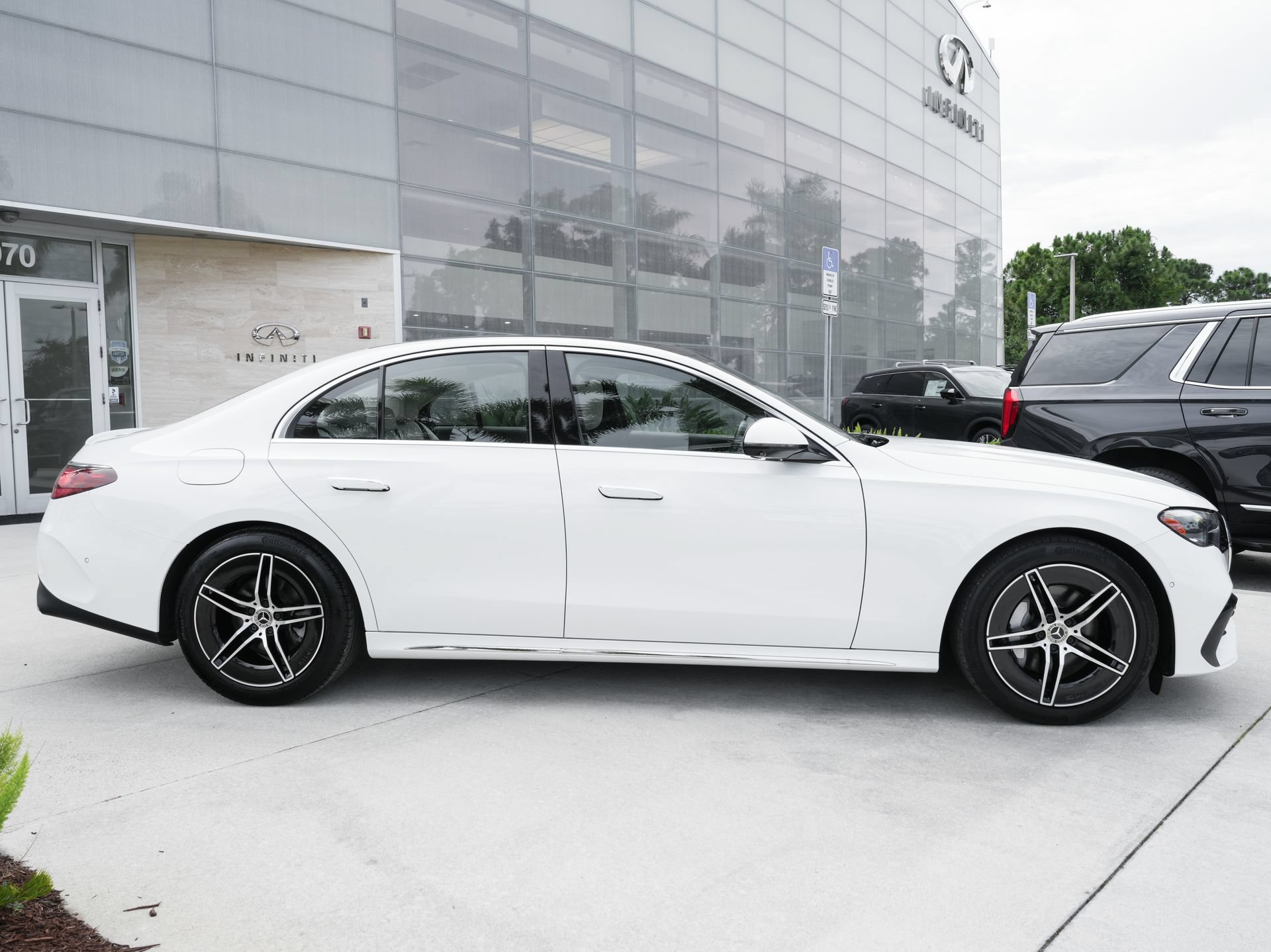 Used 2024 Mercedes-Benz E 350 4MATIC Sedan image 27
