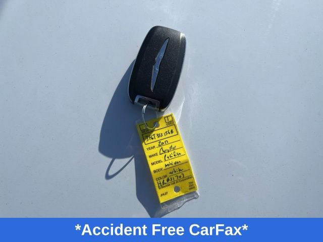 Used 2017 Chrysler Pacifica Touring-L w/ Tire & Wheel Group FWD image 7