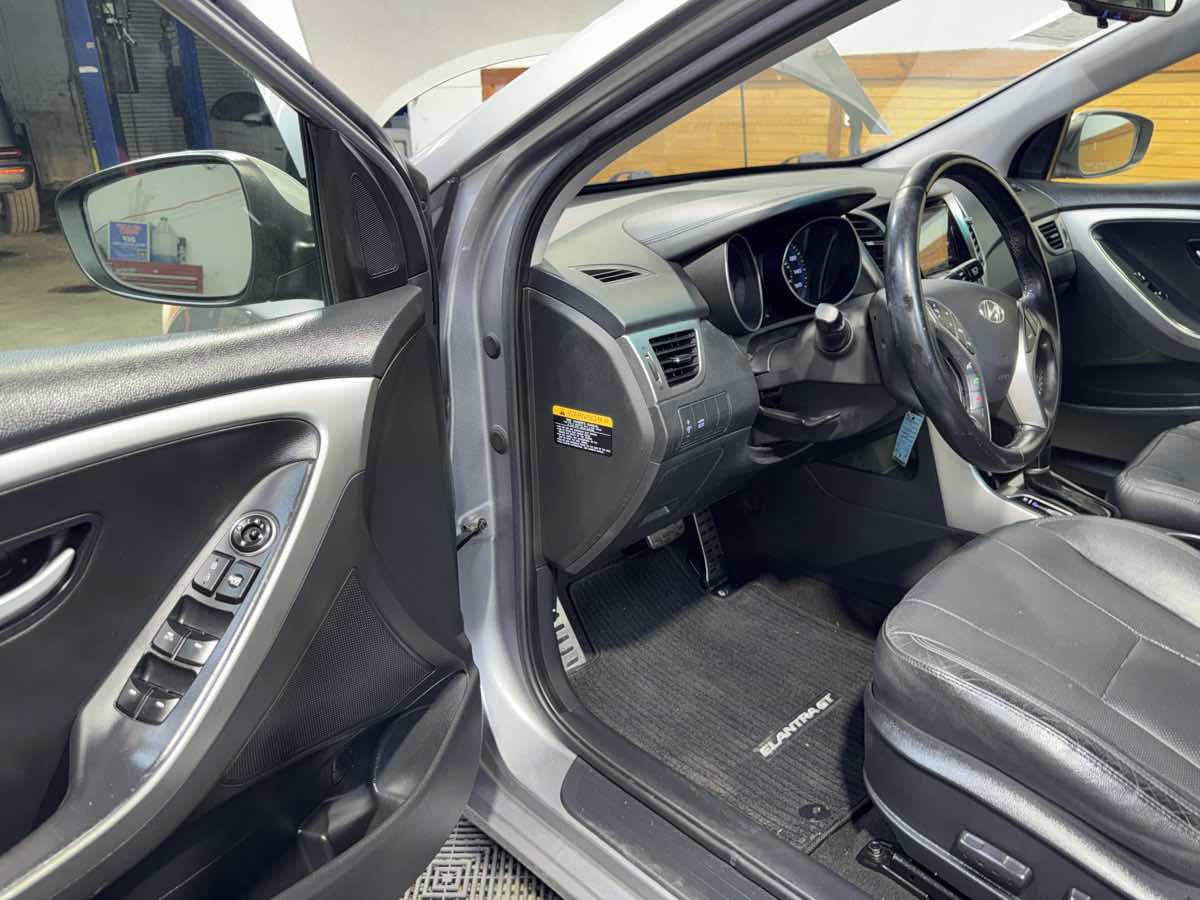 Used 2013 Hyundai Elantra GT w/ Style Pkg image 15