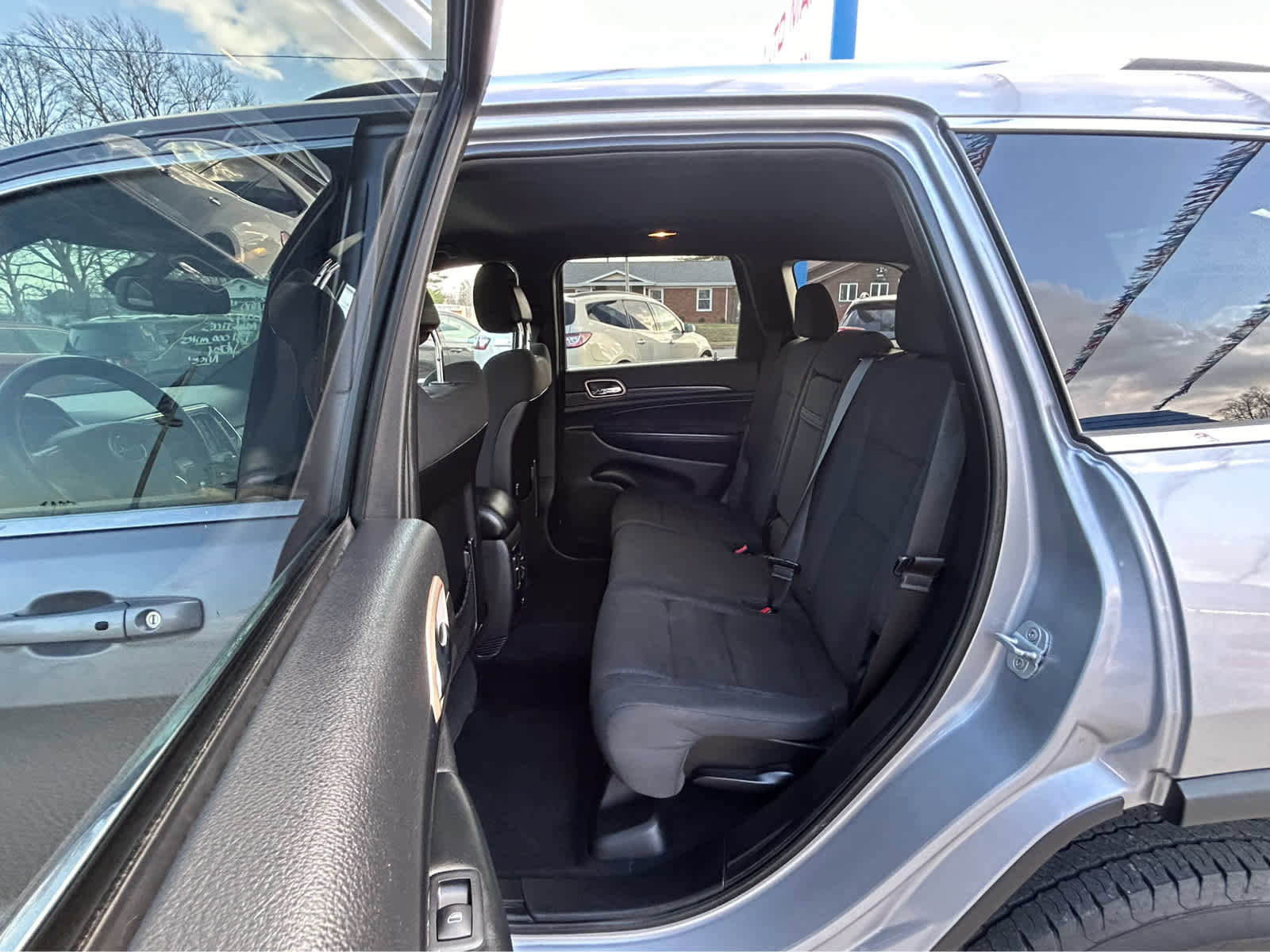 Used 2014 Jeep Grand Cherokee Laredo w/ Quick Order Package 23E AWD/4WD image 9