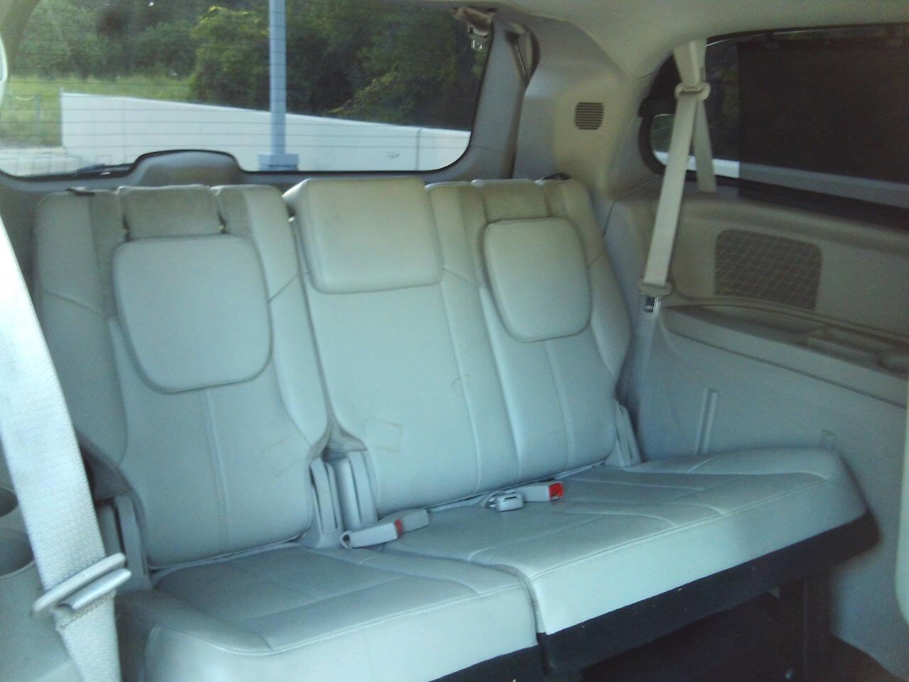 Used 2012 Chrysler Town & Country Limited w/ Luxury Group image 27