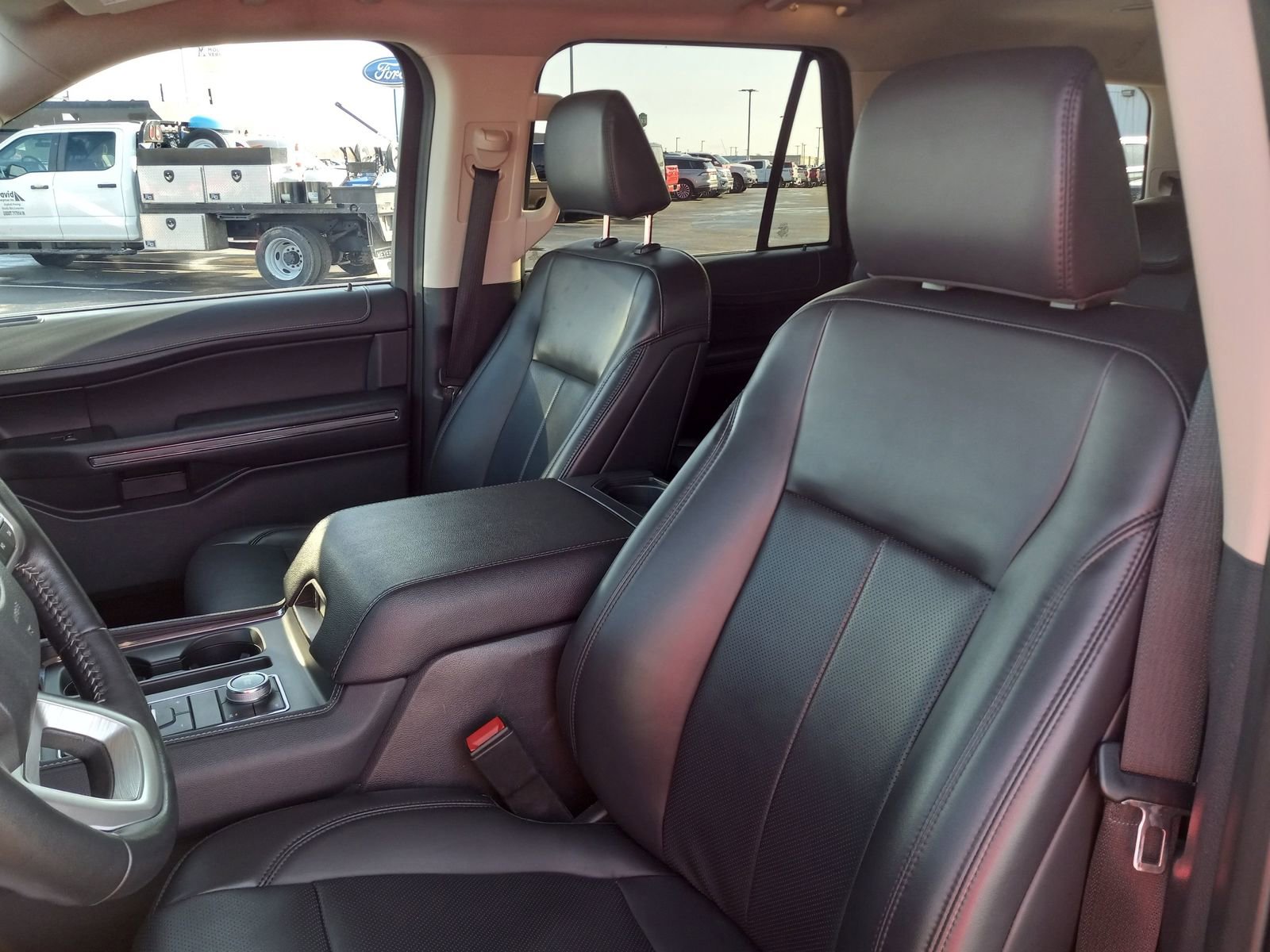Used 2024 Ford Expedition XLT image 13