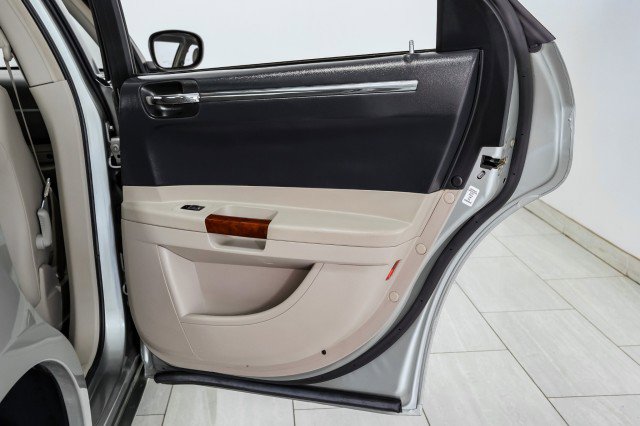 Used 2006 Chrysler 300 Touring image 43