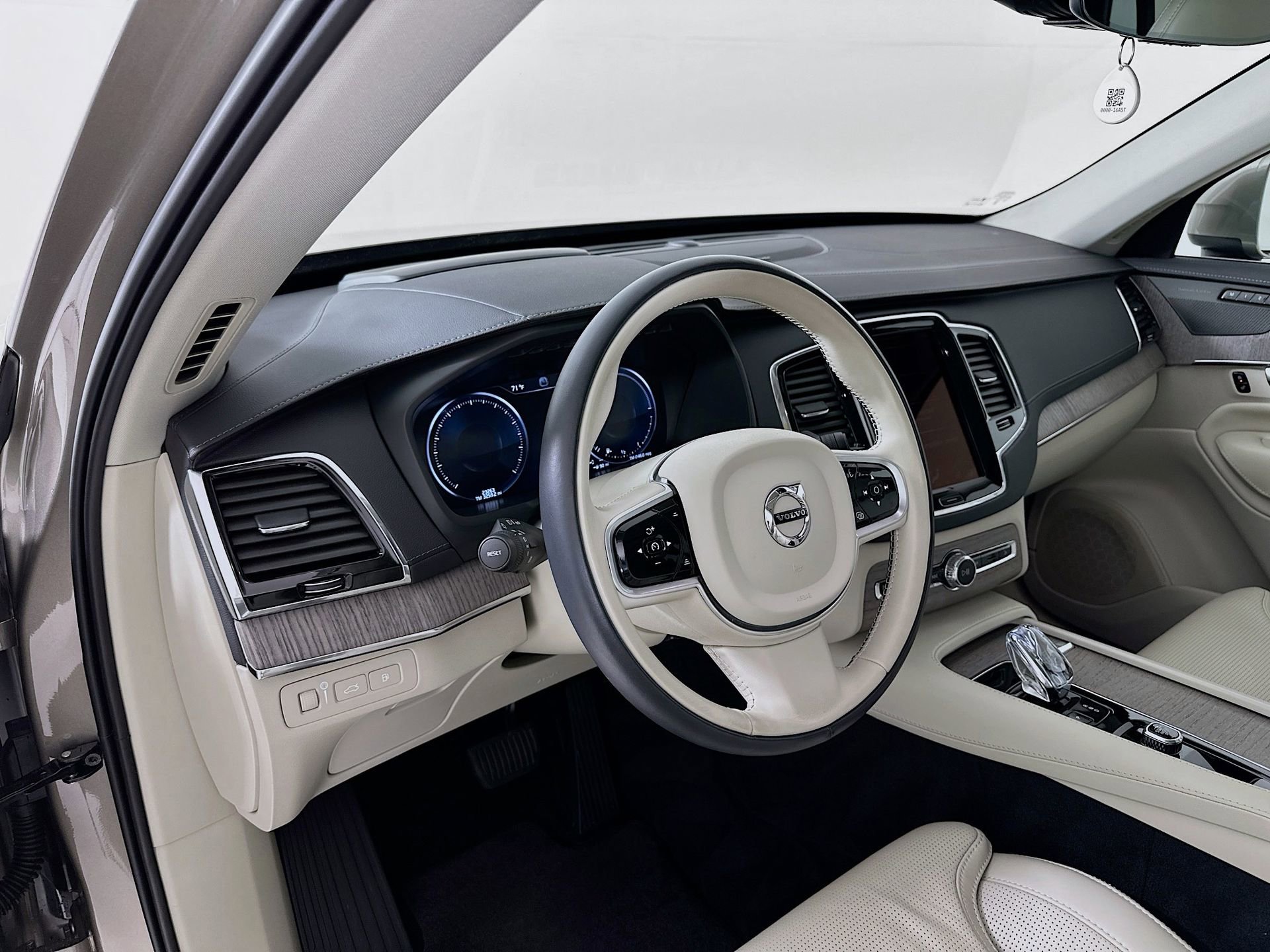 Used 2022 Volvo XC90 T8 Inscription w/ Advanced Package image 10