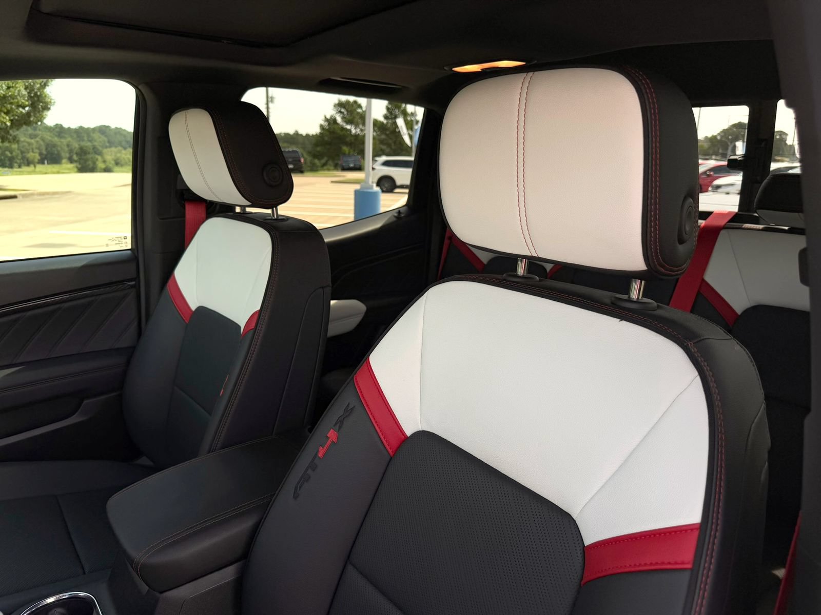 Used 2024 GMC Canyon AT4X AWD/4WD image 16