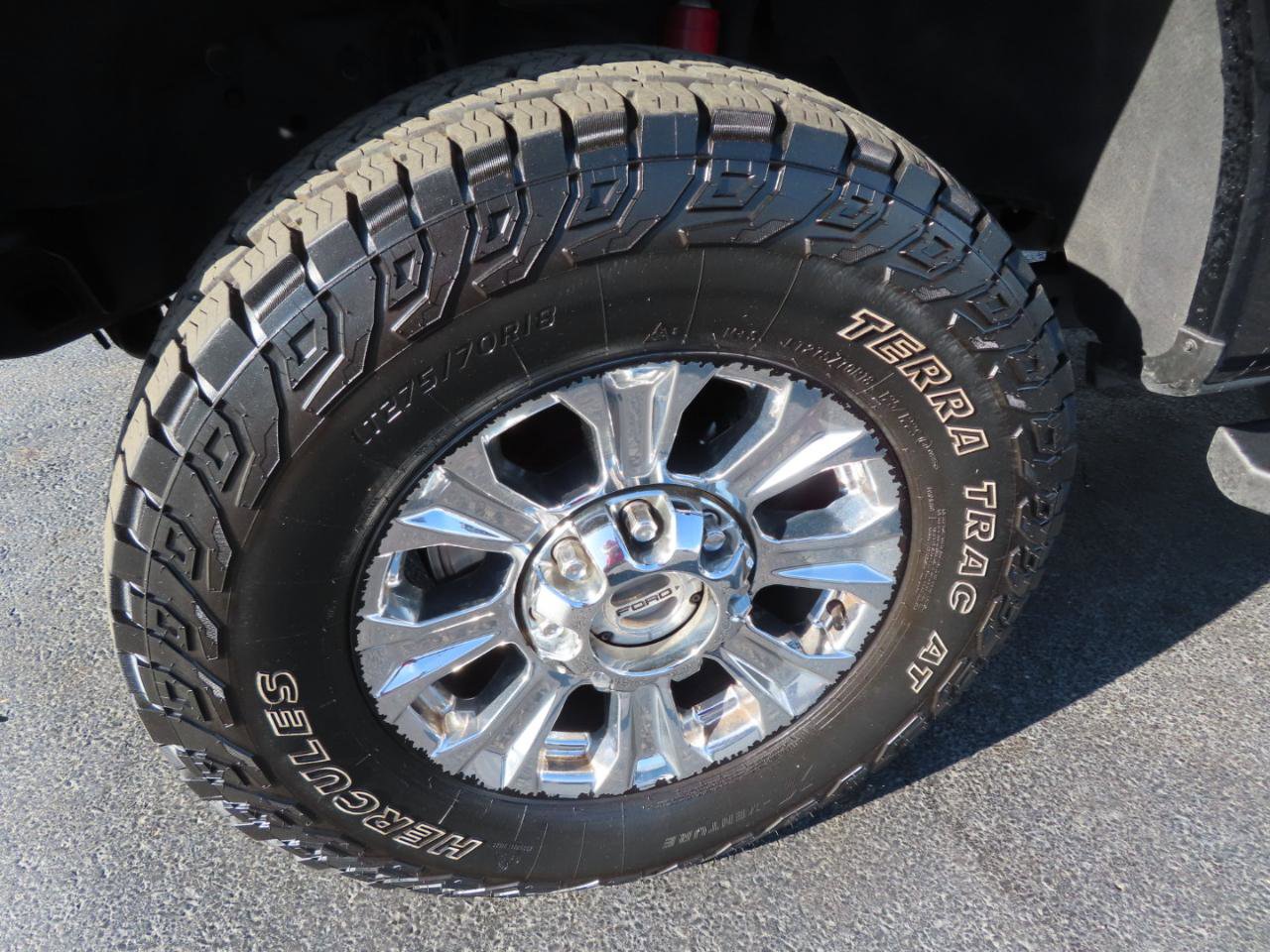 Used 2017 Ford F350 XLT w/ XLT Premium Package AWD/4WD image 11