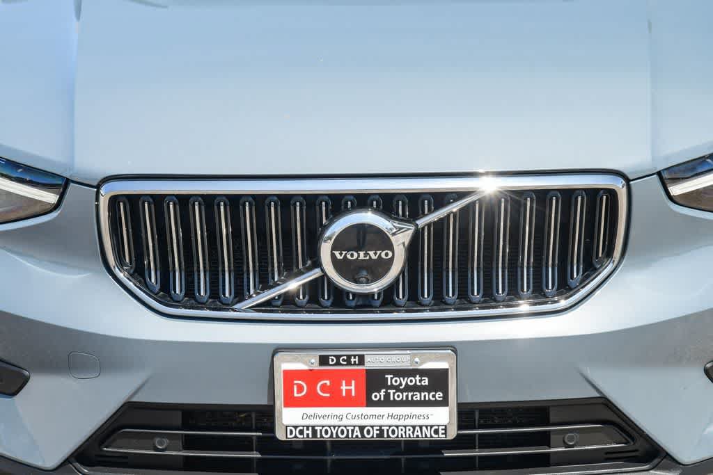 Used 2023 Volvo XC40 B5 Plus AWD/4WD image 5