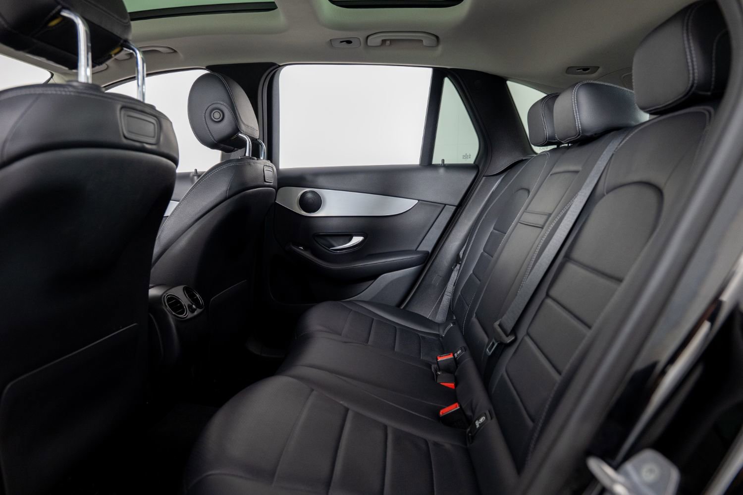 Used 2019 Mercedes-Benz GLC 300 4MATIC w/ Premium Package image 18