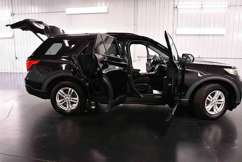 Used 2023 Ford Explorer XLT AWD/4WD image 31