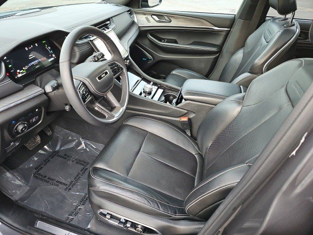 Used 2023 Jeep Grand Cherokee Overland w/ Luxury Tech Group IV image 20