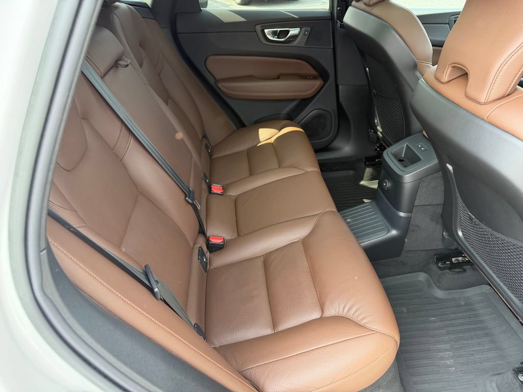 Used 2022 Volvo XC60 T8 Inscription Expression w/ Climate Package AWD/4WD image 18
