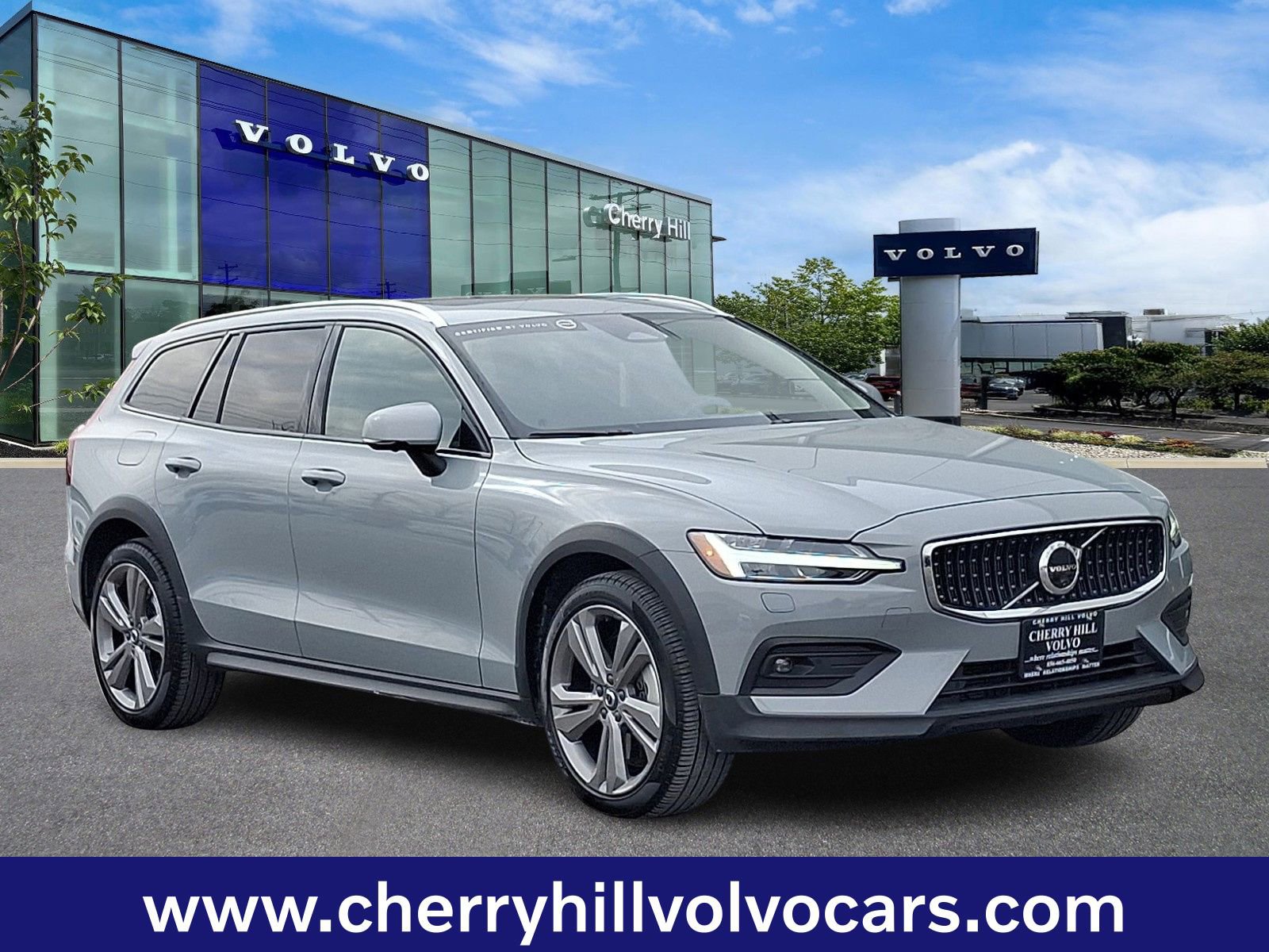 Certified 2025 Volvo V60 B5 Cross Country Plus