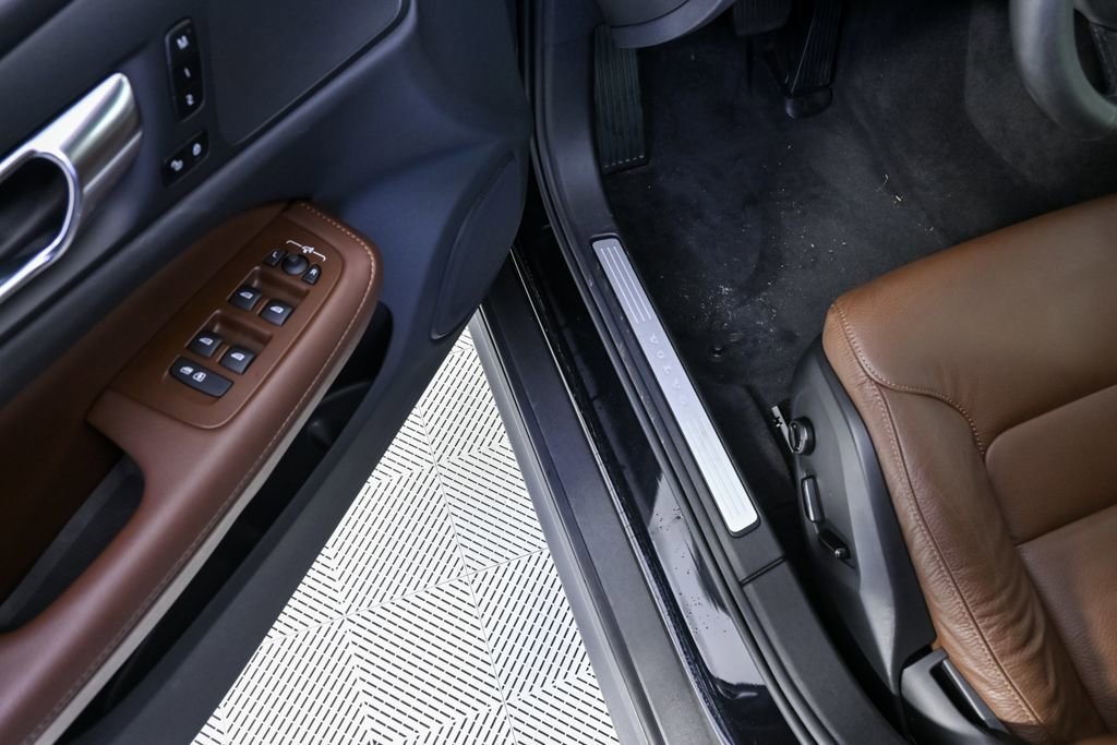 Certified 2025 Volvo V60 B5 Cross Country Plus image 9