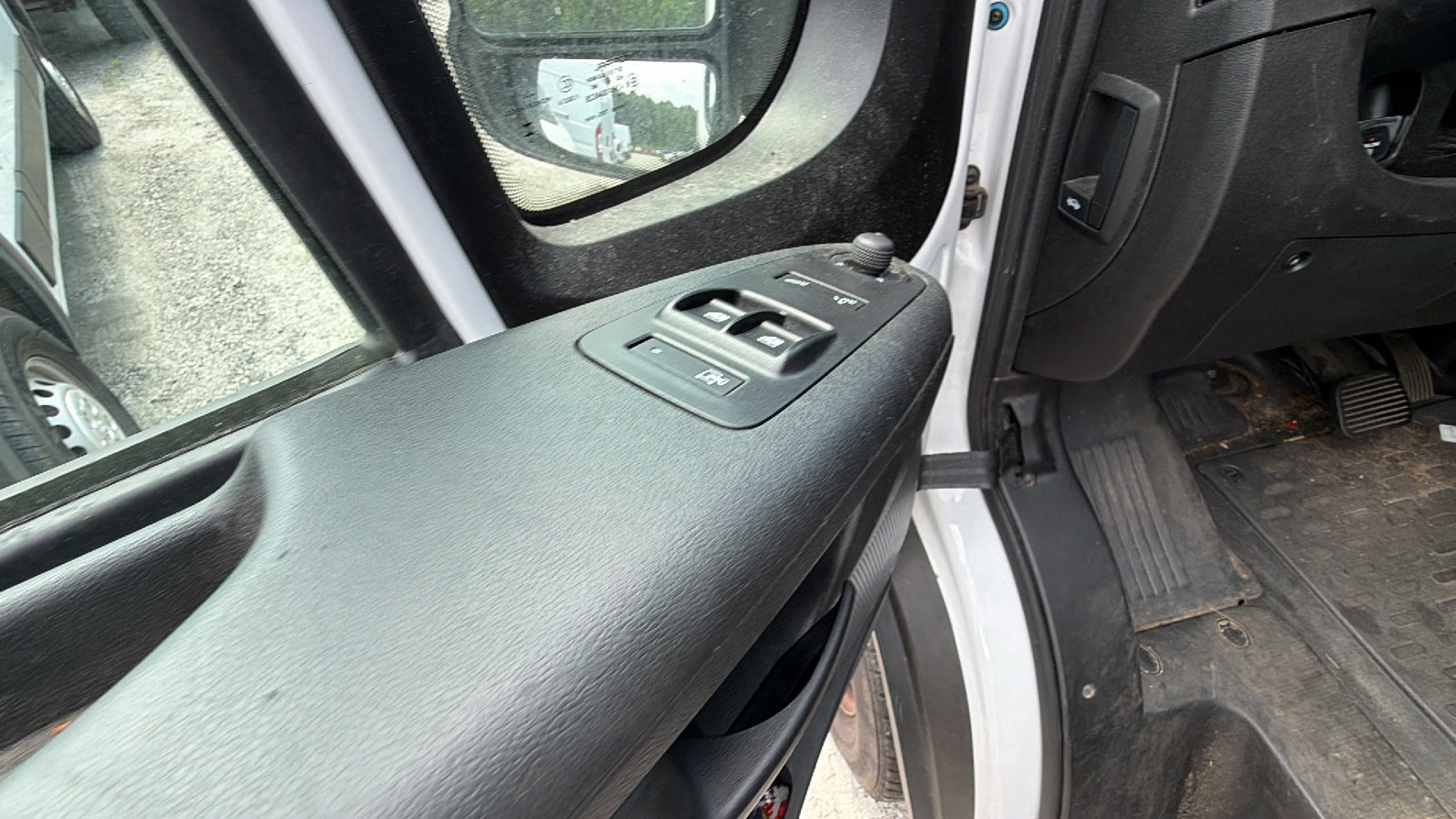 Used 2024 RAM ProMaster 2500 w/ Convenience Group FWD image 16