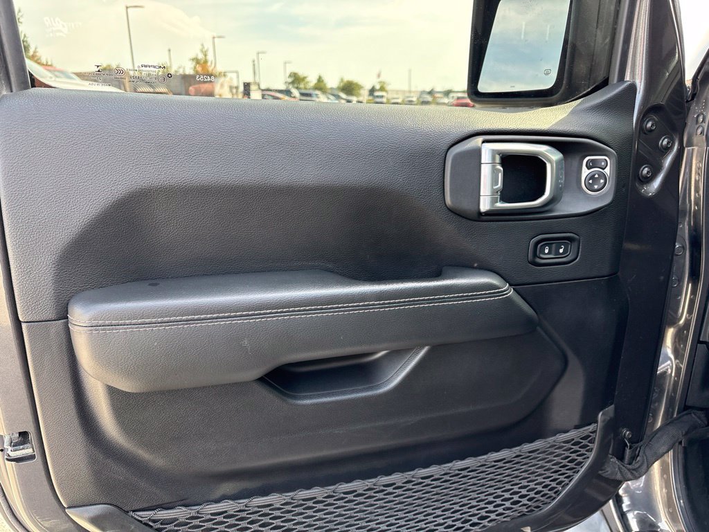 Used 2022 Jeep Wrangler Unlimited Sahara w/ Dual Top Group AWD/4WD image 10