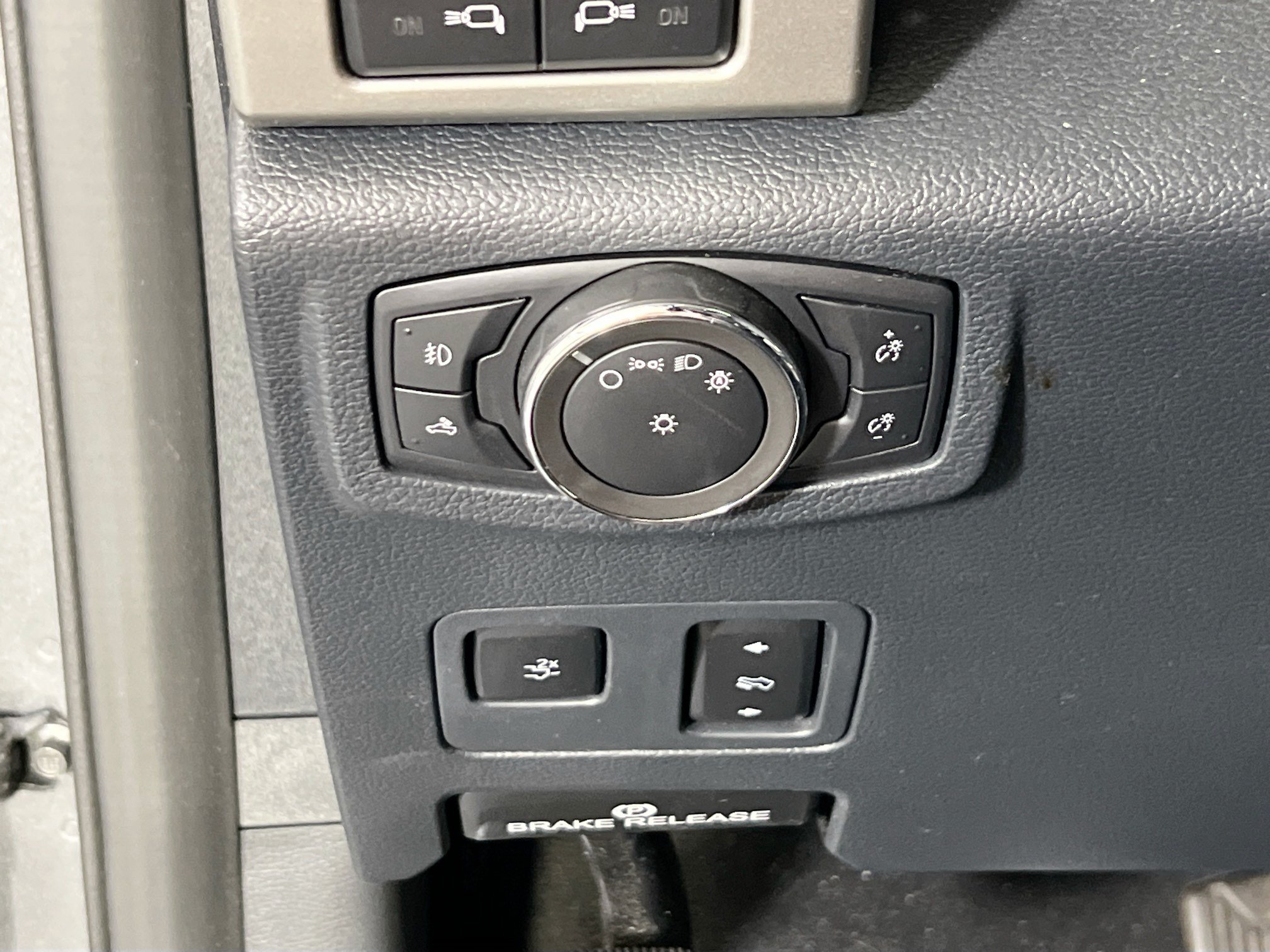 Used 2022 Ford F250 Lariat w/ Black Appearance Package AWD/4WD image 10