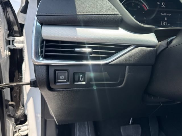 Used 2021 Cadillac XT4 Premium Luxury w/ Cold Weather Package AWD/4WD image 16