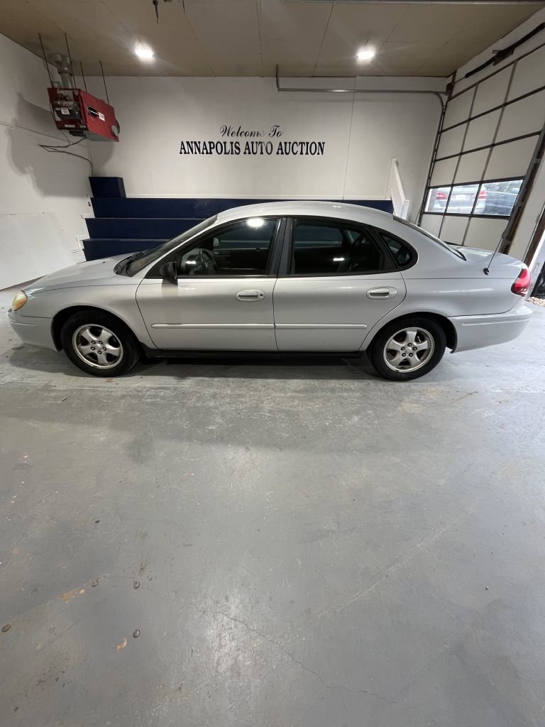 Used 2005 Ford Taurus SE