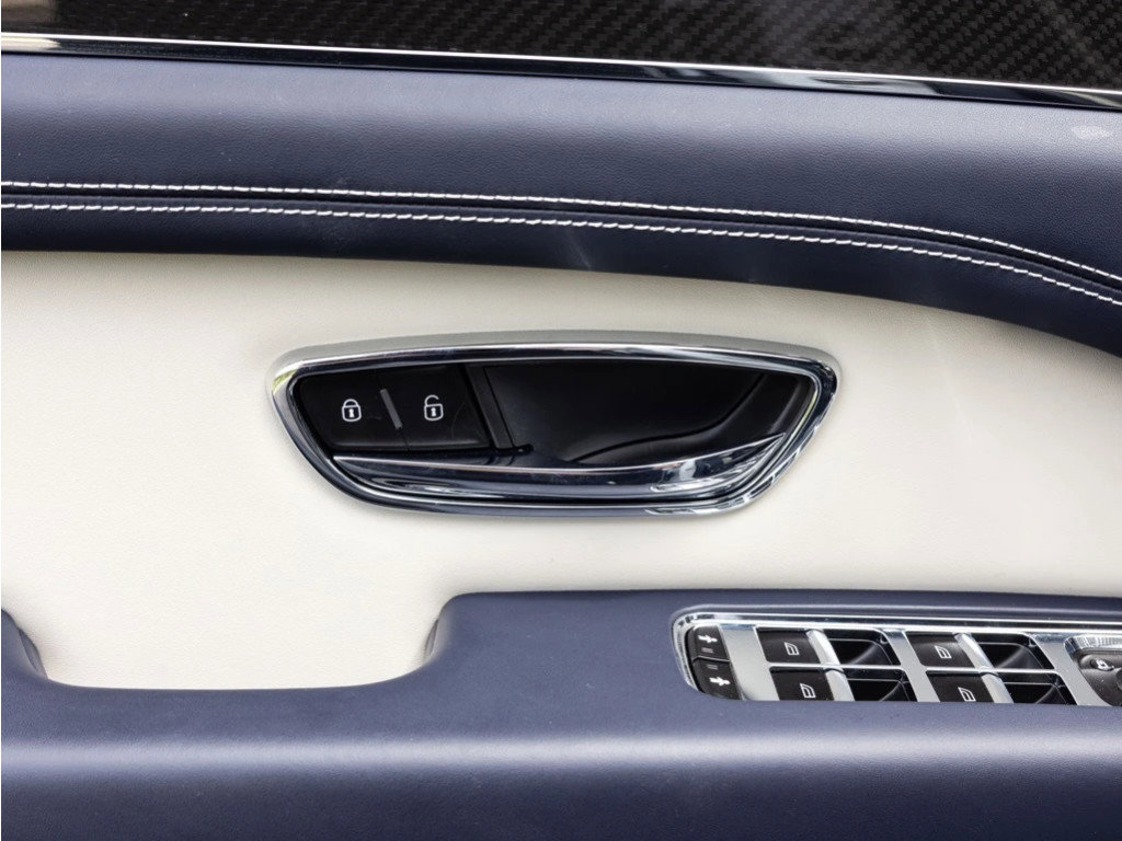 Used 2023 Bentley Bentayga image 21