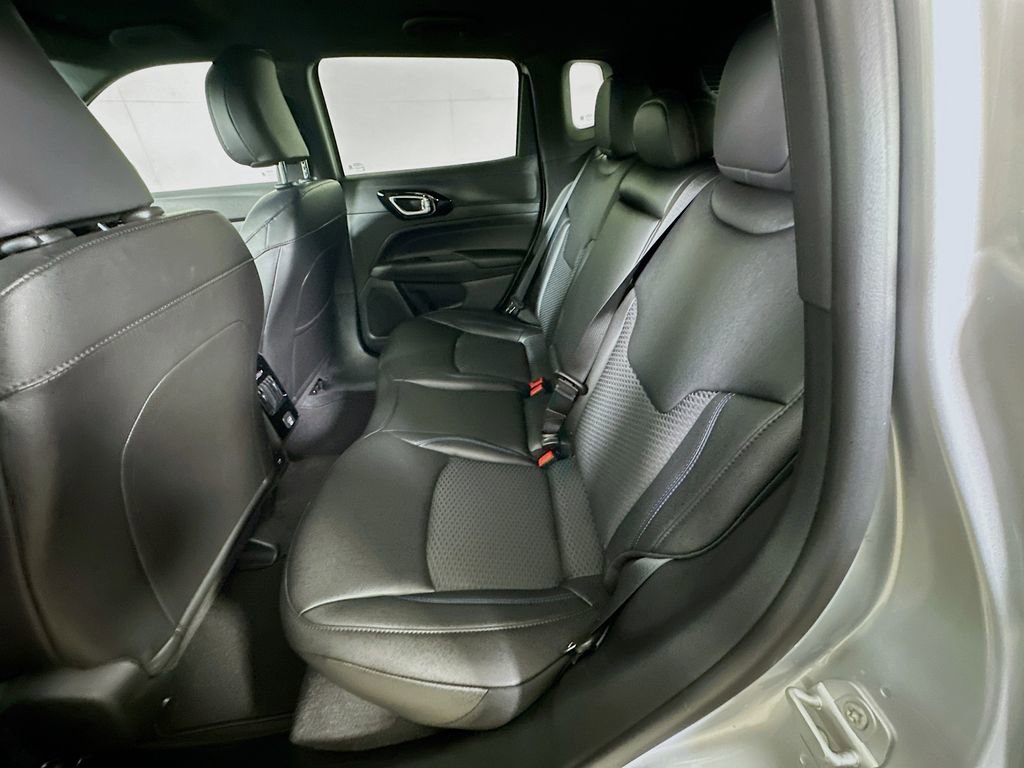 Used 2026 Jeep Compass Latitude image 14