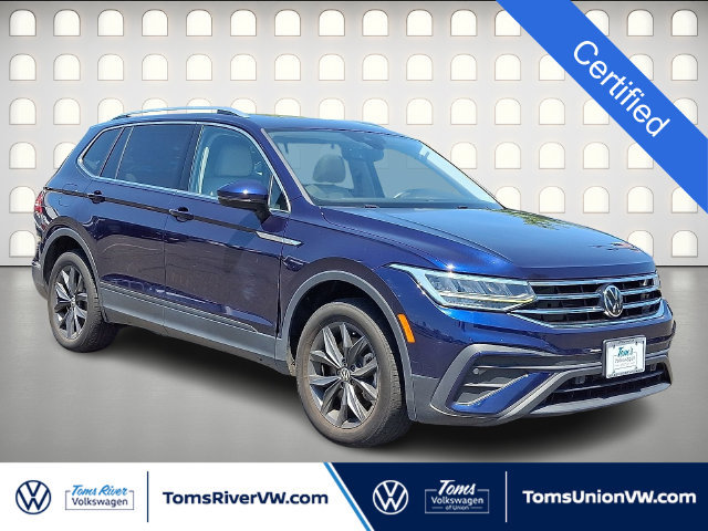 Used 2023 Volkswagen Tiguan SE w/ Panoramic Sunroof Package AWD/4WD image 1
