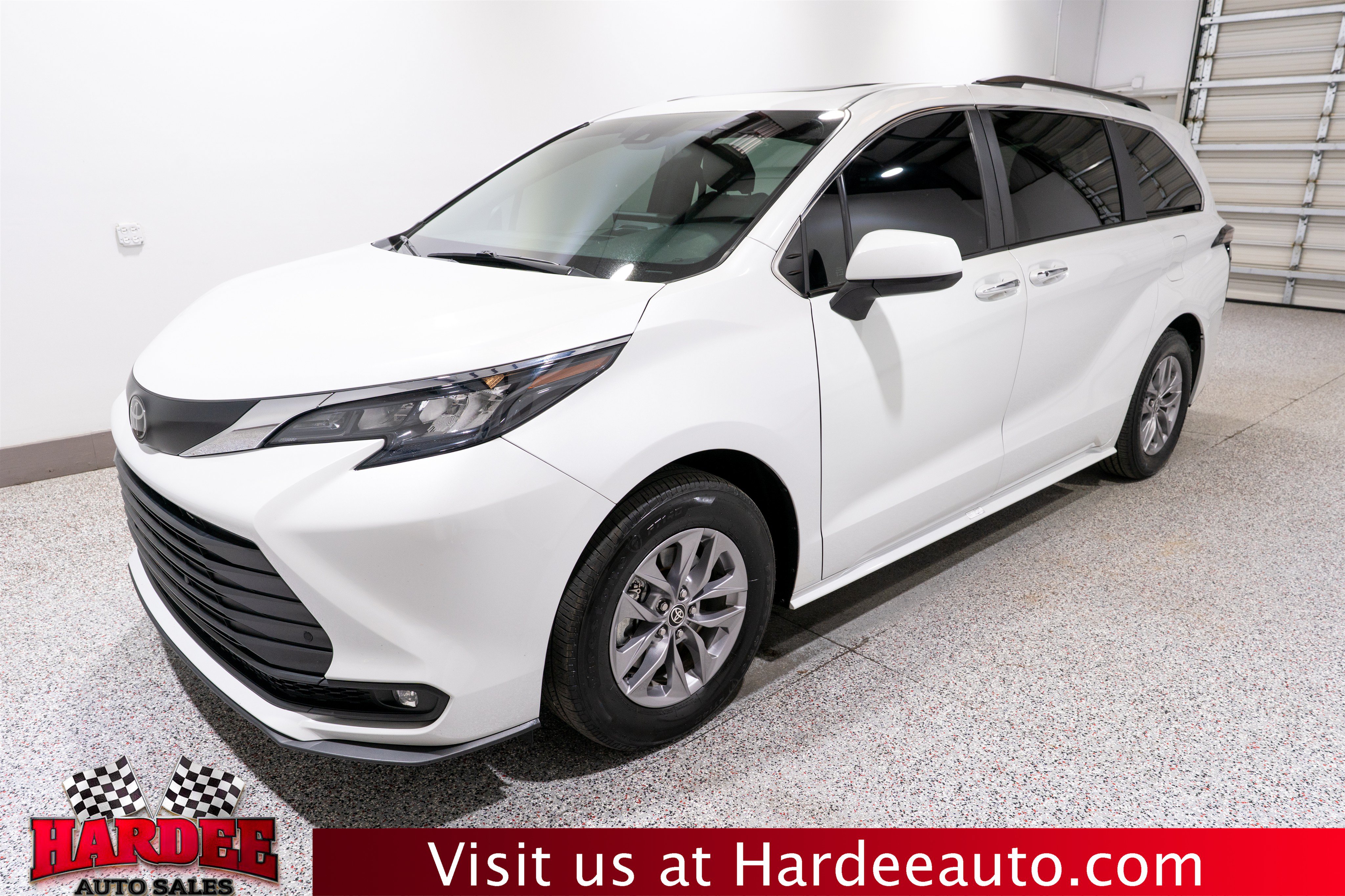 Used 2026 Toyota Sienna XLE FWD video 2