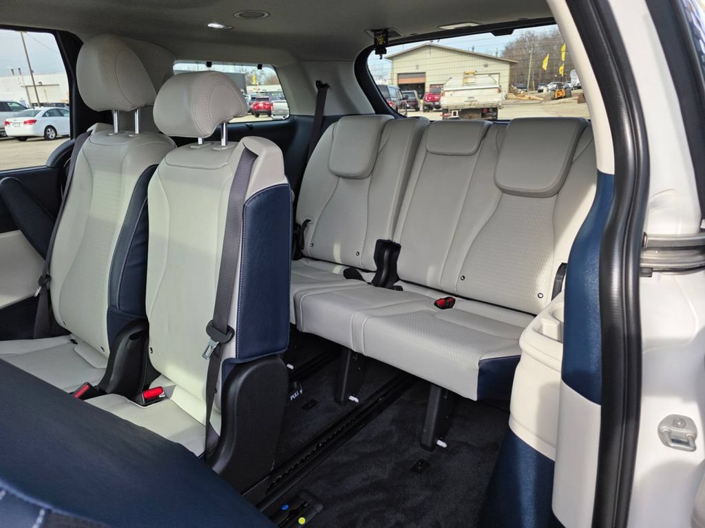 Used 2025 Kia Carnival SX Prestige FWD image 29