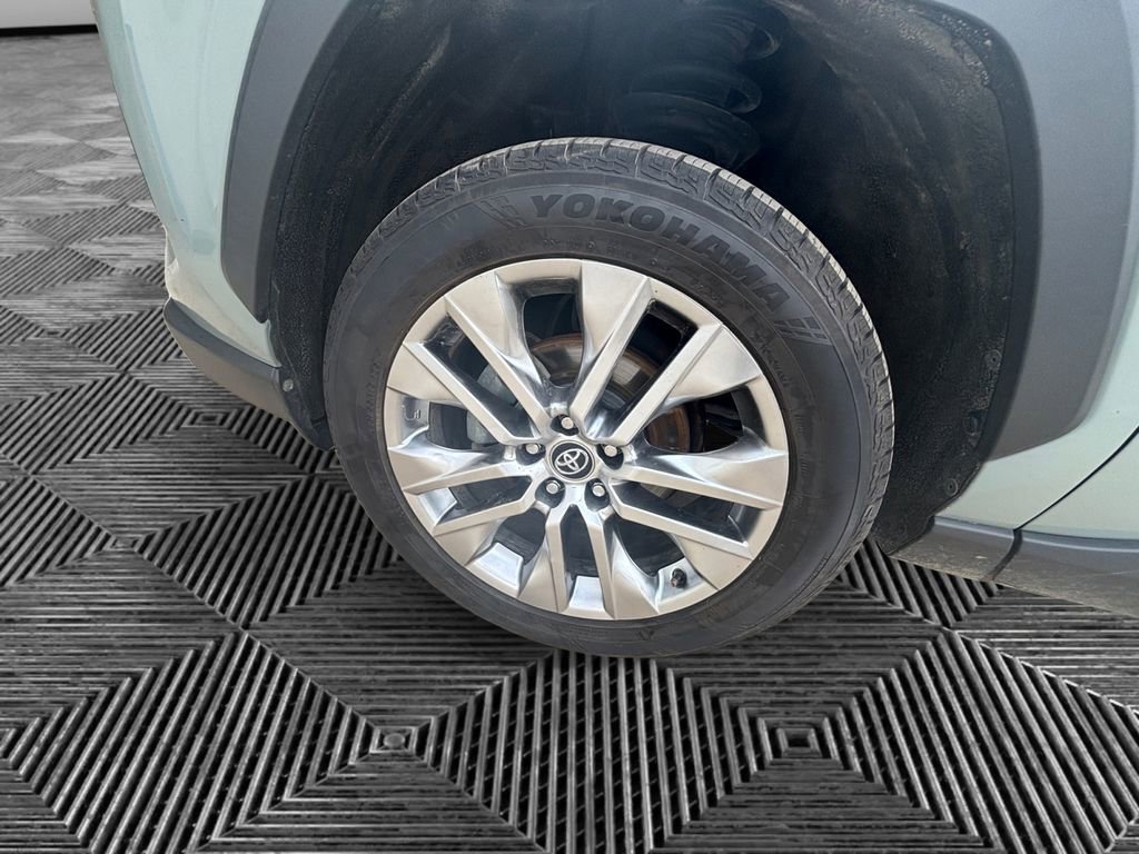 Used 2020 Toyota RAV4 XLE Premium image 14