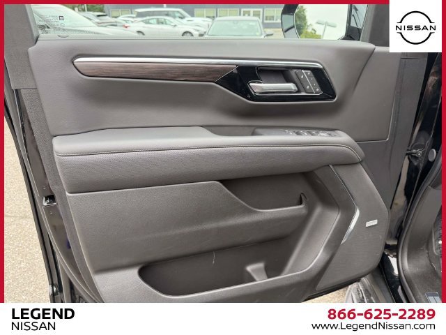 Used 2025 Chevrolet Suburban Premier AWD/4WD image 14