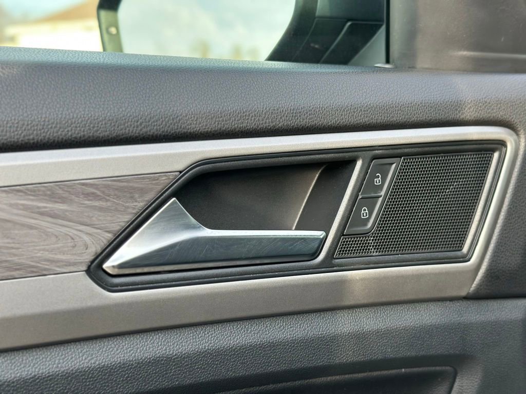 Used 2020 Volkswagen Atlas Cross Sport SE w/ Panoramic Sunroof Package image 19