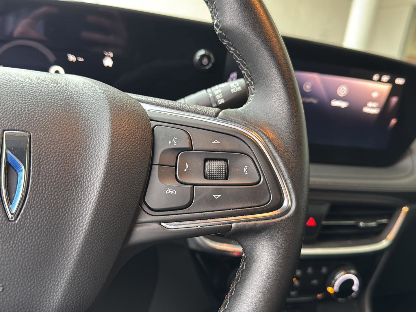 Used 2024 Buick Encore GX Sport Touring image 19