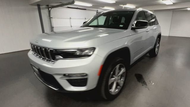 Used 2022 Jeep Grand Cherokee Limited w/ Luxury Tech Group II AWD/4WD image 4