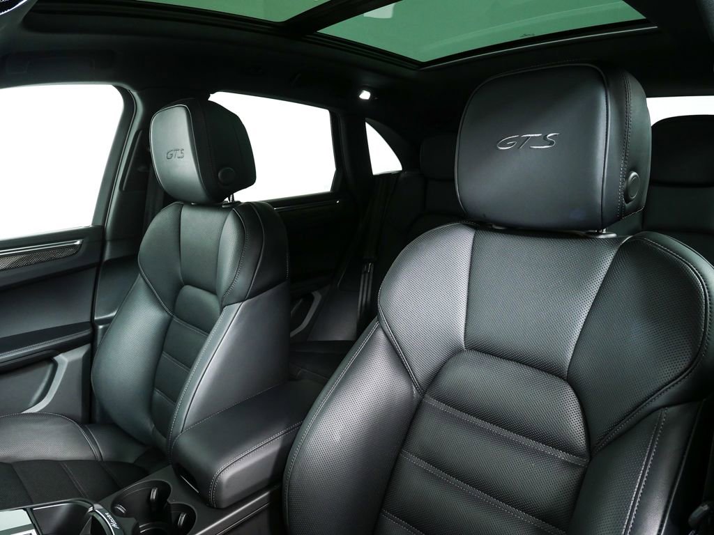 Certified 2025 Porsche Macan GTS image 5