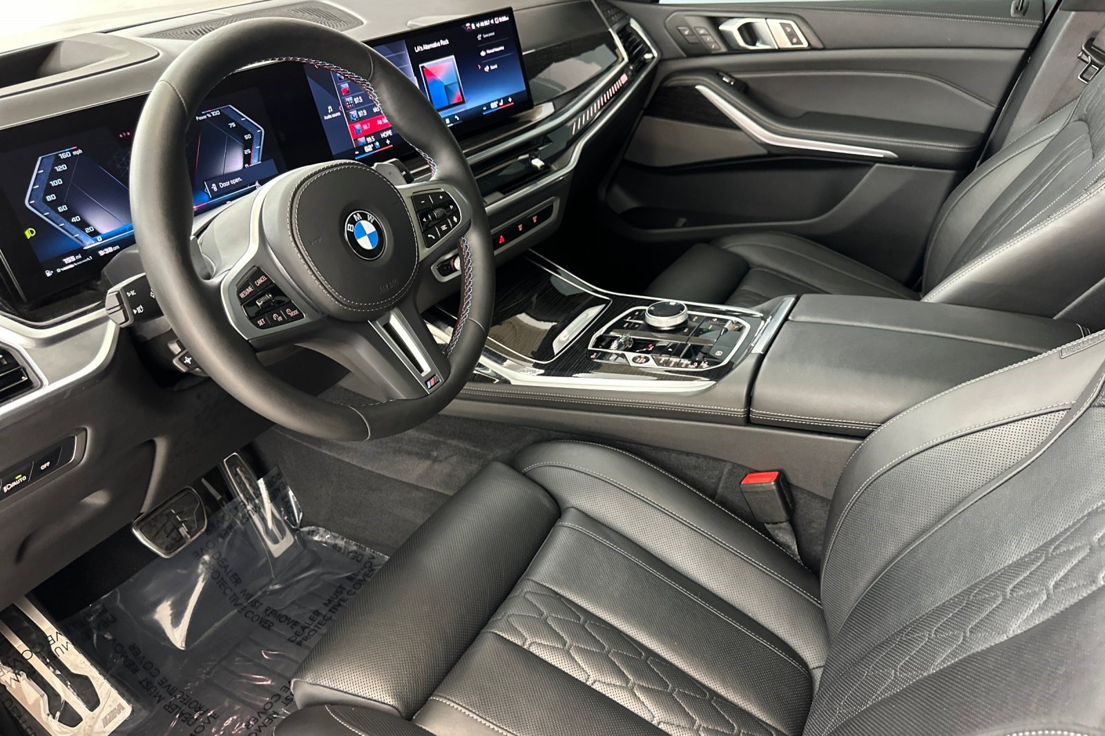 Certified 2025 BMW X7 M60i AWD/4WD image 4