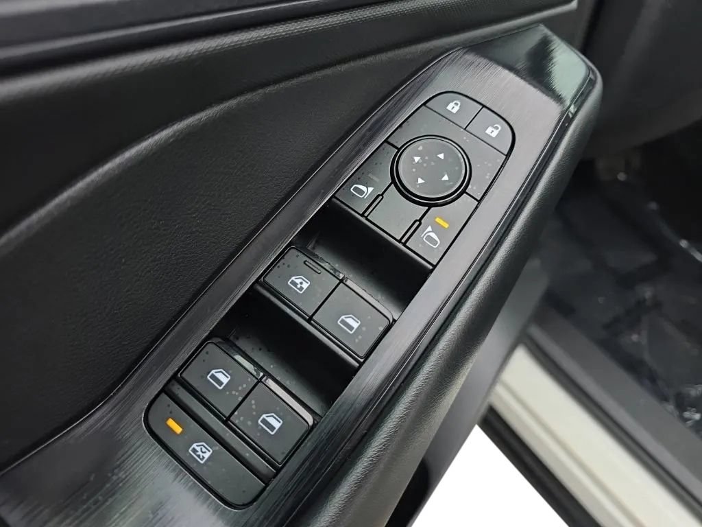 Used 2024 Nissan Rogue S FWD image 12