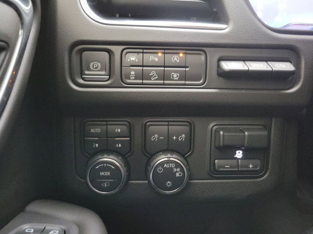 Used 2024 Chevrolet Tahoe High Country AWD/4WD image 15