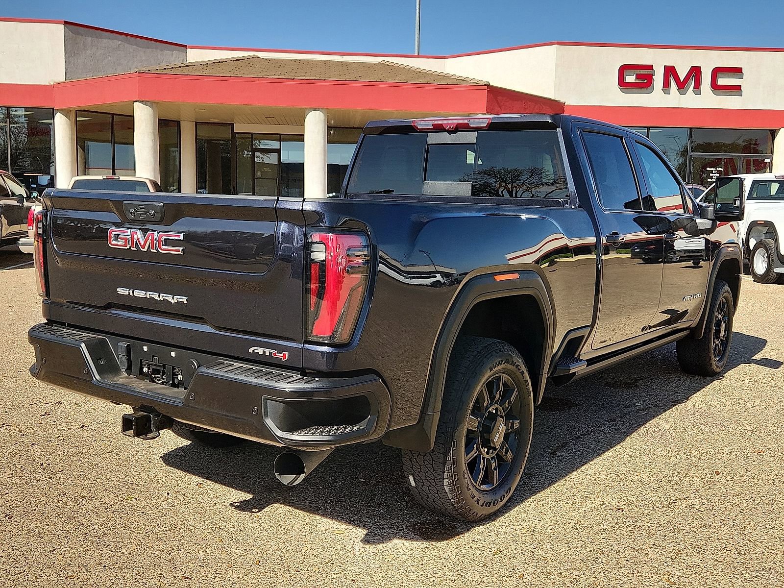 Used 2024 GMC Sierra 2500 AT4 w/ AT4 Premium Plus Package image 4