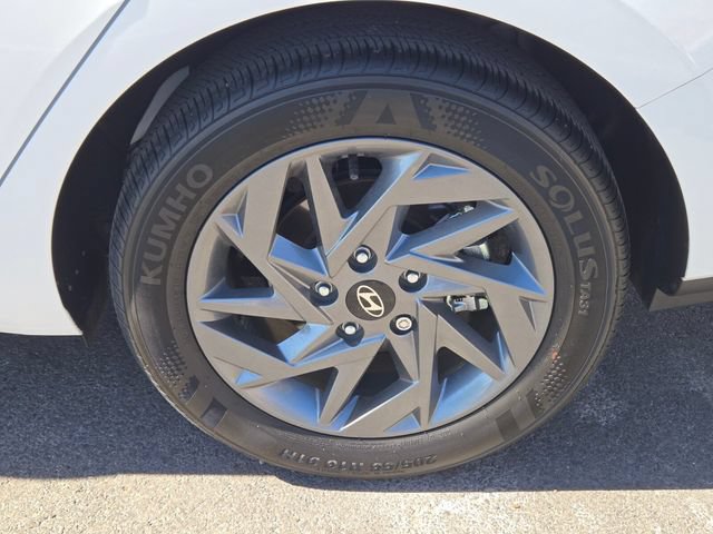 Used 2024 Hyundai Elantra Blue FWD image 11